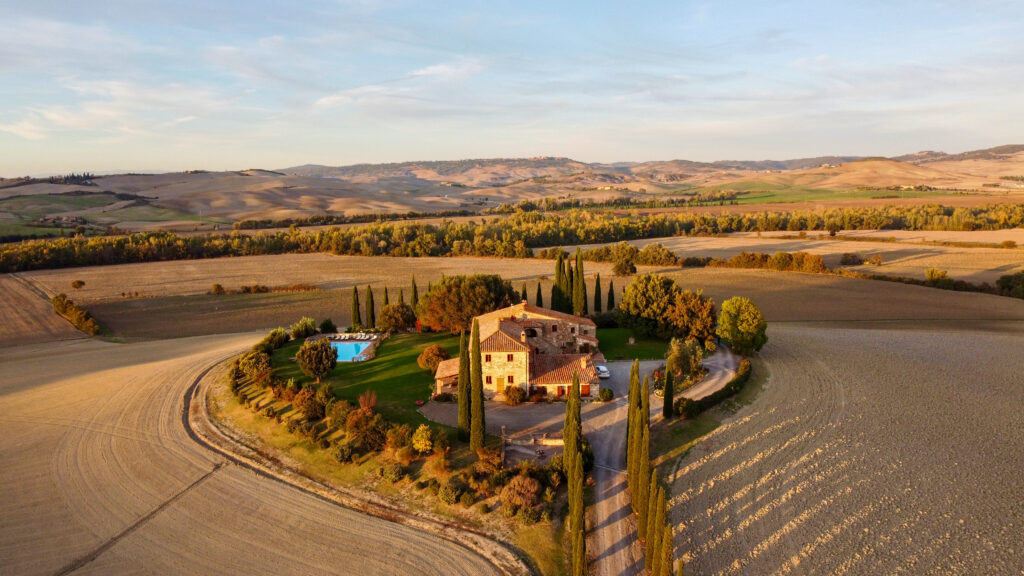 3 day Tuscany road trip itinerary overlooking Podere Poggio and Val d'Orcia rolling hills